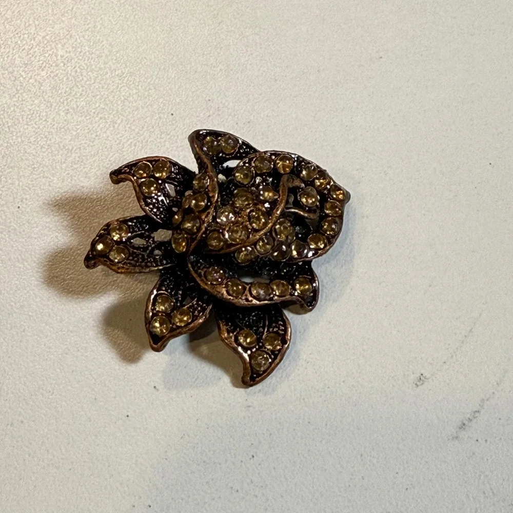 Floral Rhinestone Brooch‎ Pin Flower Gold Tone Decorative Jewelry